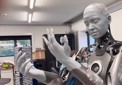 智能機(jī)器人的演進(jìn) 從英國(guó)新型人形機(jī)器人看未來